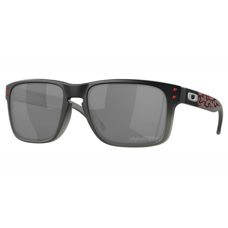 Oakley Sunglasses, Model: OO9102 Colour: Z0